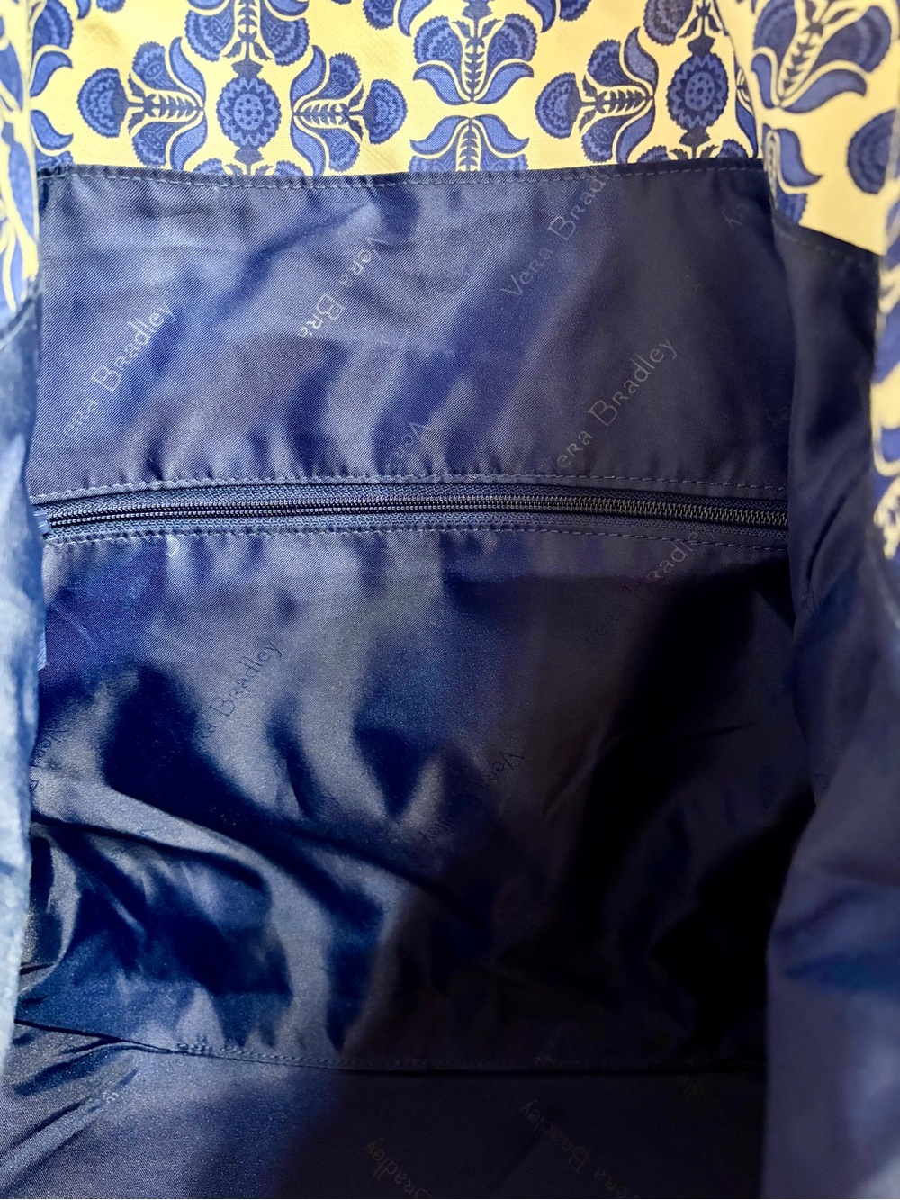 🇺🇸 NWT, Vera Bradley Cobalt Tile Quilted Tote AND Beach Towel Set - Picture 5 of 8